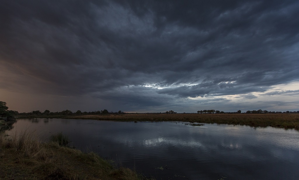 Before the rain Okavango-delta Botswana.jpg